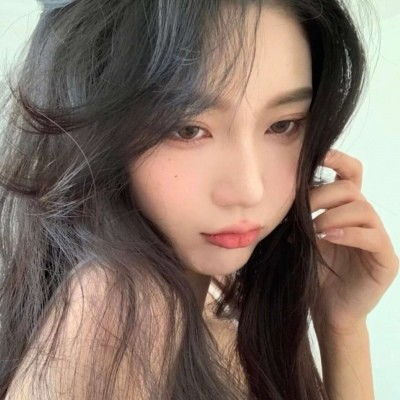 滑板技巧男孩