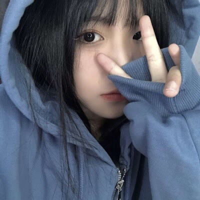 女孩被父亲殴打口鼻流血 警方介入